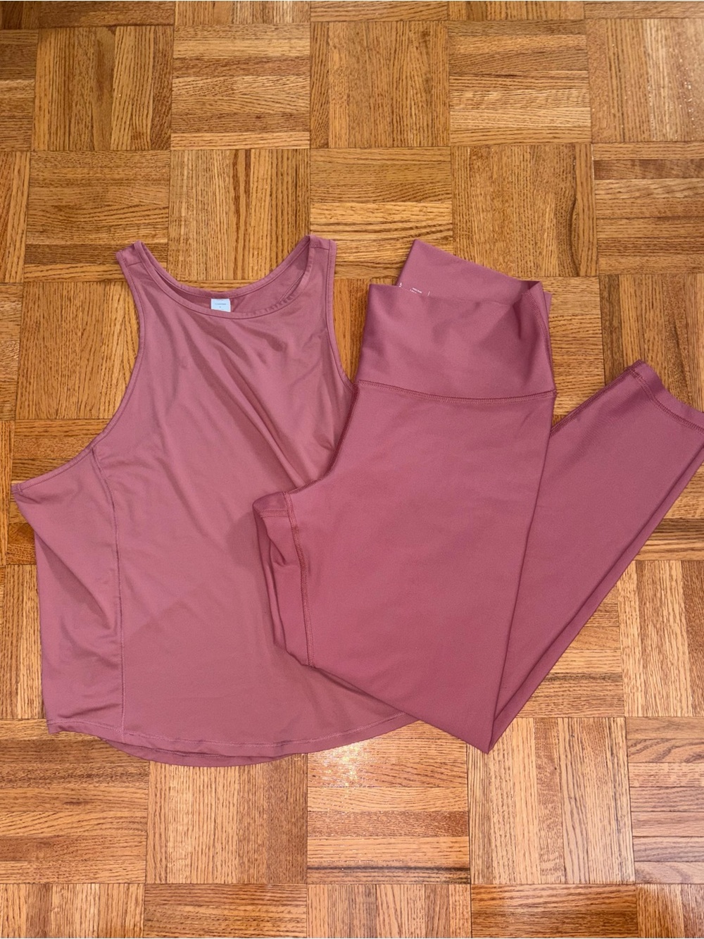 OLD NAVY Active Tank & High-Waist Leggings Set 💕